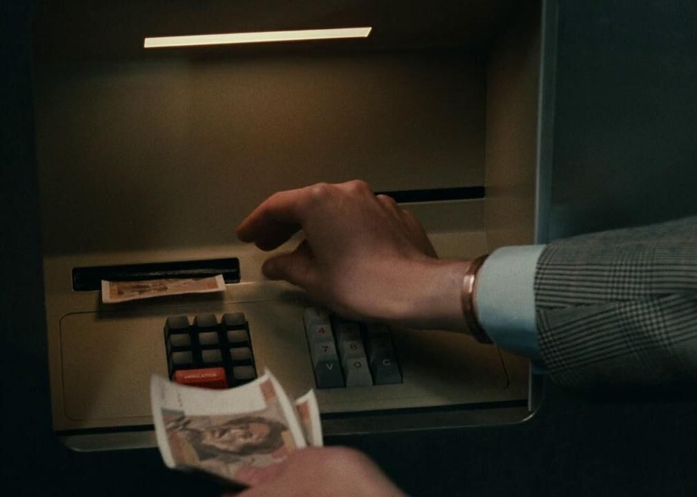 #57. L'Argent (1983)